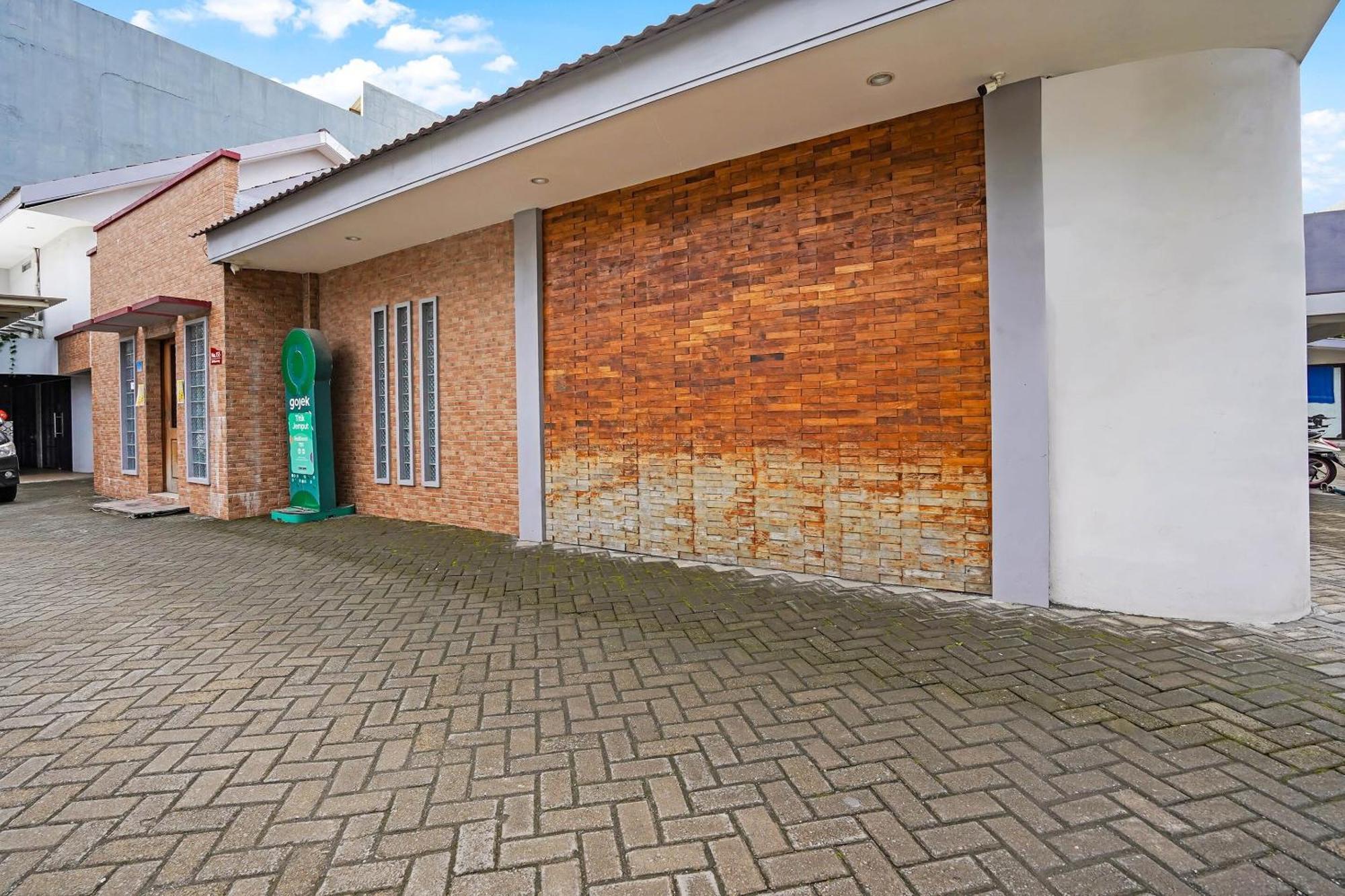 Capital O 90888 Bintang Diponggo Residence Surabaya Bagian luar foto